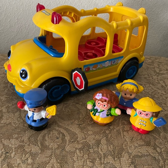 Fisher-Price Other - Fisher Price Talking/Singing School Bus and Figures